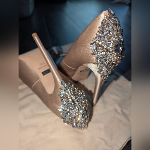 Badgley Mischka Women's Gold Peep-Toe Heels Size 6 - Picture 5 of 7